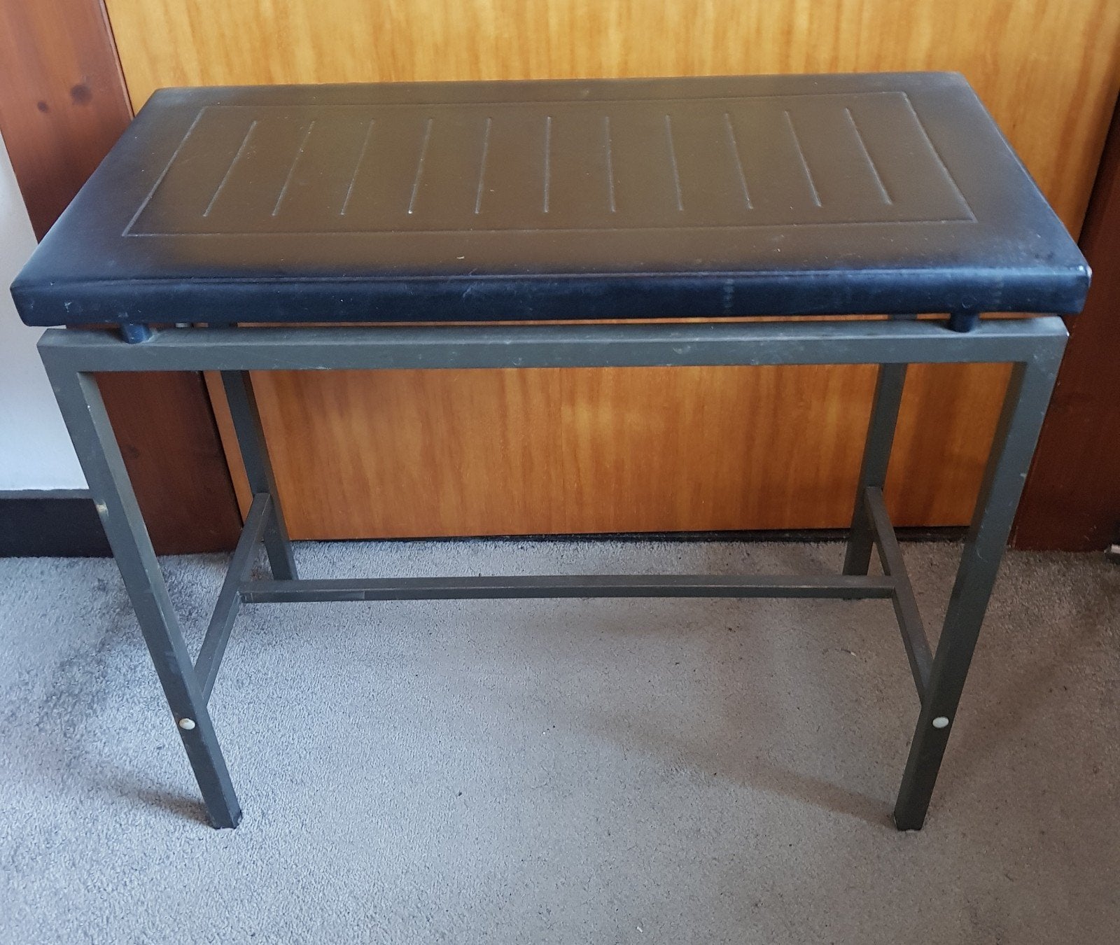 Pianobankje of bijzetbankje., Ophalen