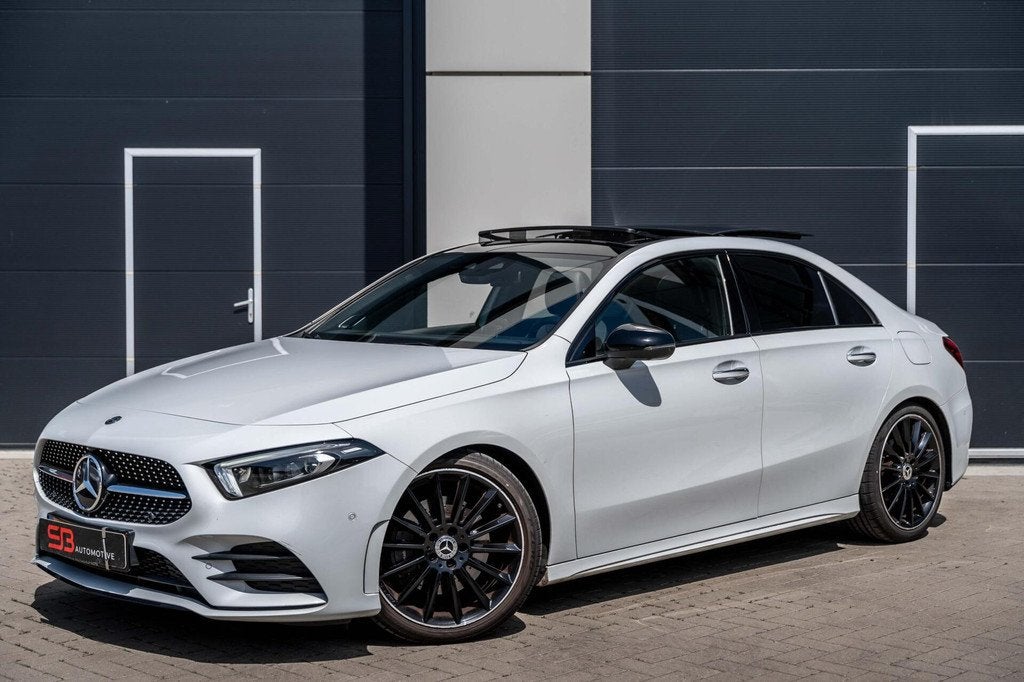 Mercedes A-klasse 220 AMG Memory|Sfeer|Burmester|Pano|BOMVOL, Auto's, Mercedes-Benz, 730 kg, Wit, Bedrijf, Sedan