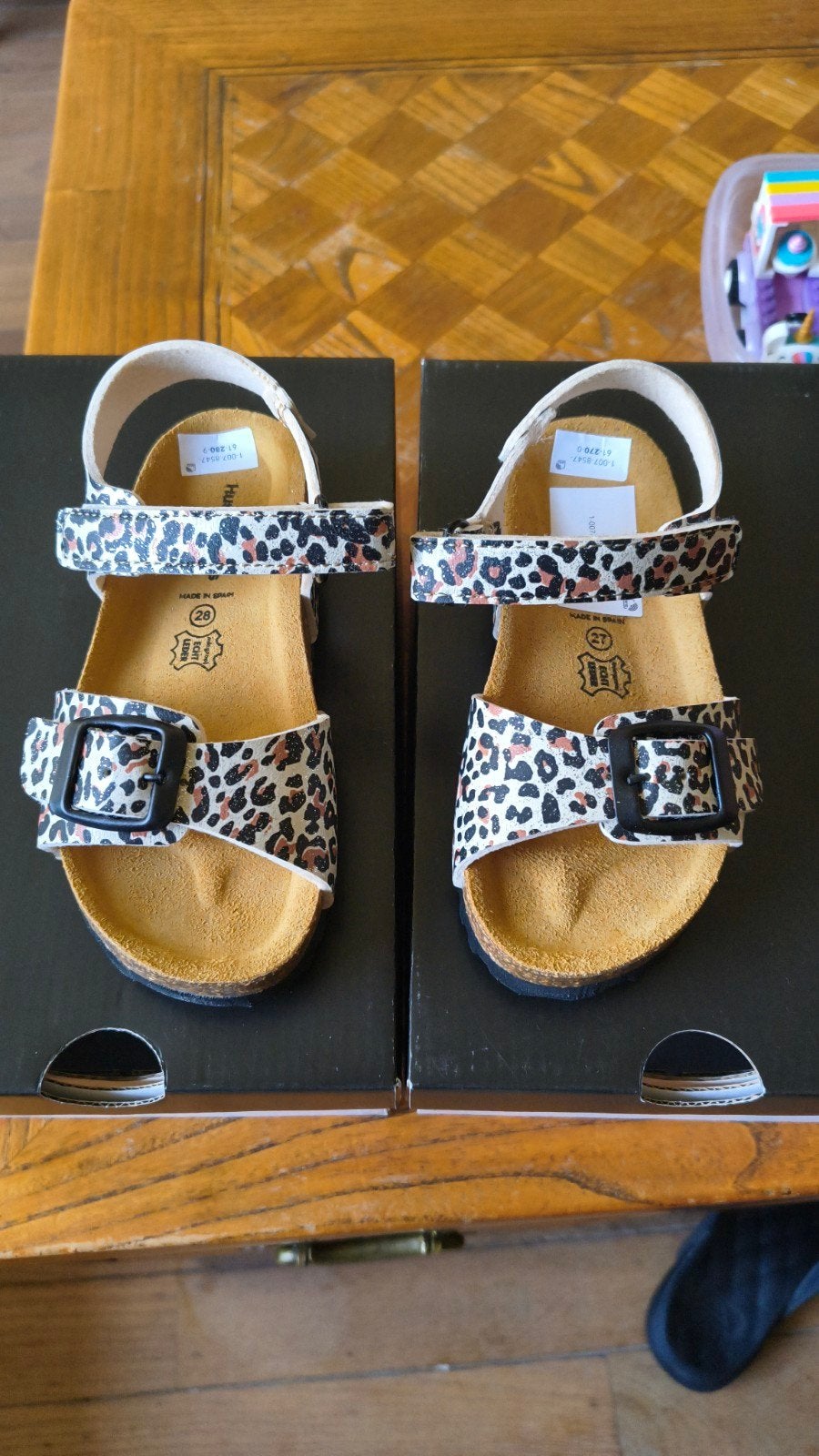 Onpaar:Hush Puppies nieuwe sandalen links mt 27 rechts mt 28, Meisje, Hush Puppies, Overige typen, Nieuw