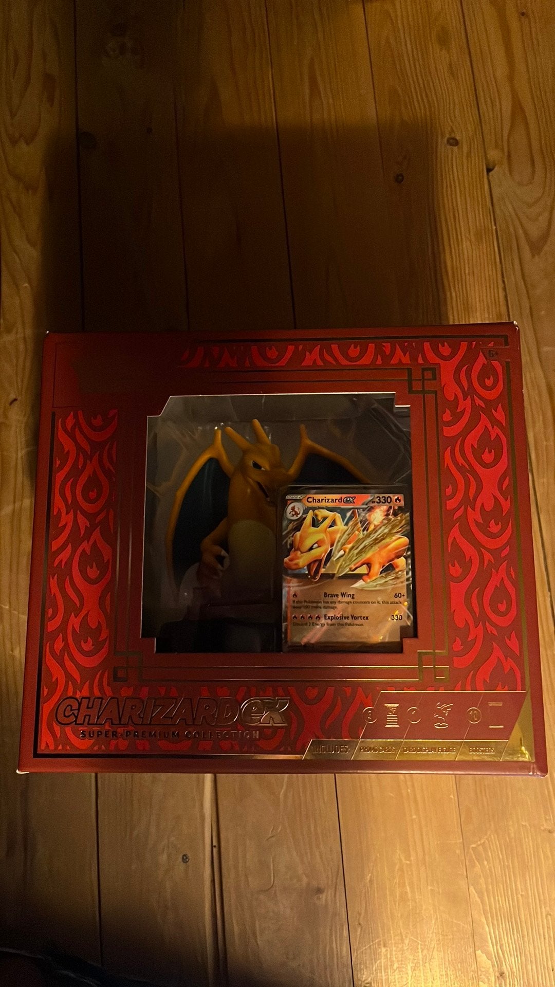 Charizard super premium collection box, Ophalen of Verzenden, Zo goed als nieuw