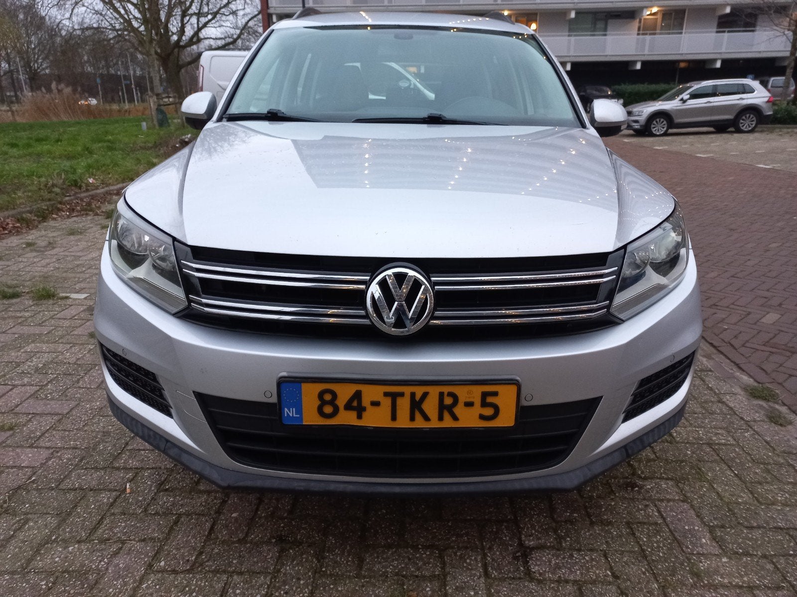 Volkswagen Tiguan 1.4 TSI 90KW BMT 2012 Grijs, Auto's, Voorwielaandrijving, Zwart, 4 cilinders, 122 pk
