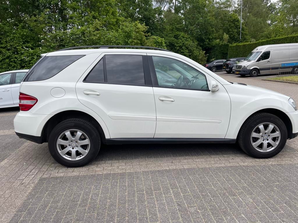 Mercedes-Benz M-Klasse 3.5 ML 350 4MATIC AUT 2008 Wit, Auto's, Mercedes-Benz, Automaat, Stof, Sound system, Wit