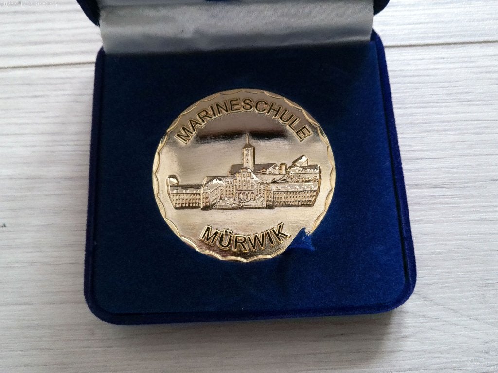 Goudkleurige penning in doosje Marineschule Mürwik, Verzenden, Marine, Duitsland, Lintje, Medaille of Wings