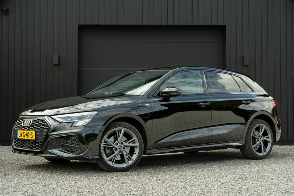Audi A3 40 TFSI e 204pk Hybride - S-line - B&O - Sporstoelen, Auto's, Lane Keeping Assist, 4 cilinders, 1535 kg, Leder en Stof