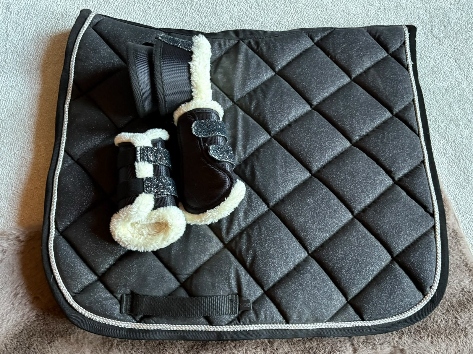 Zwarte glitter set pony, Dieren en Toebehoren, Ophalen of Verzenden, Zo goed als nieuw