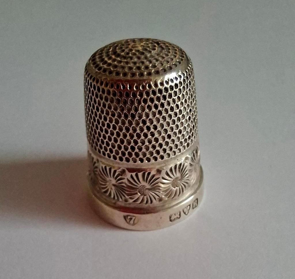Zilveren vingerhoedje, Ophalen of Verzenden, Gebruikt, Zilver, Nederland
