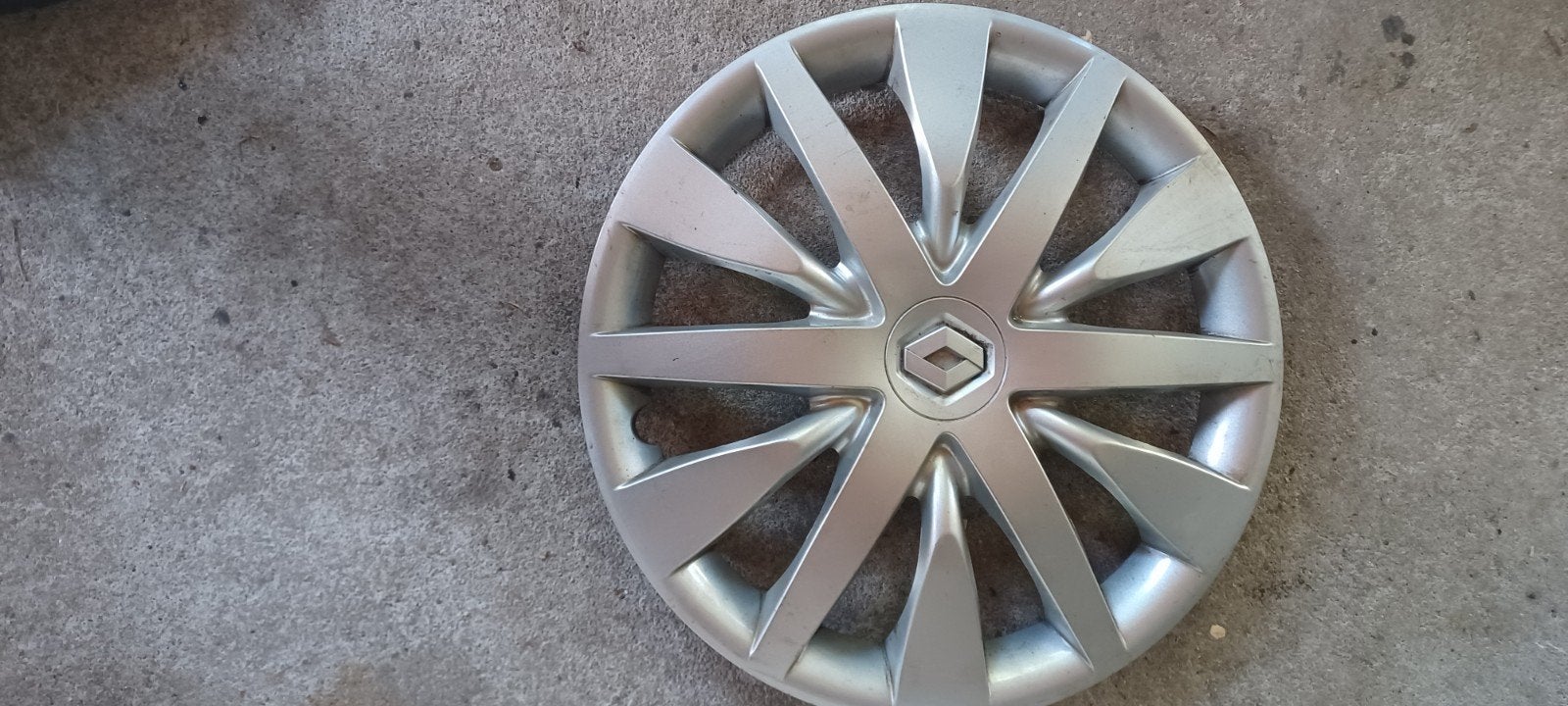 Renault 16 inch wieldoppen, Ophalen