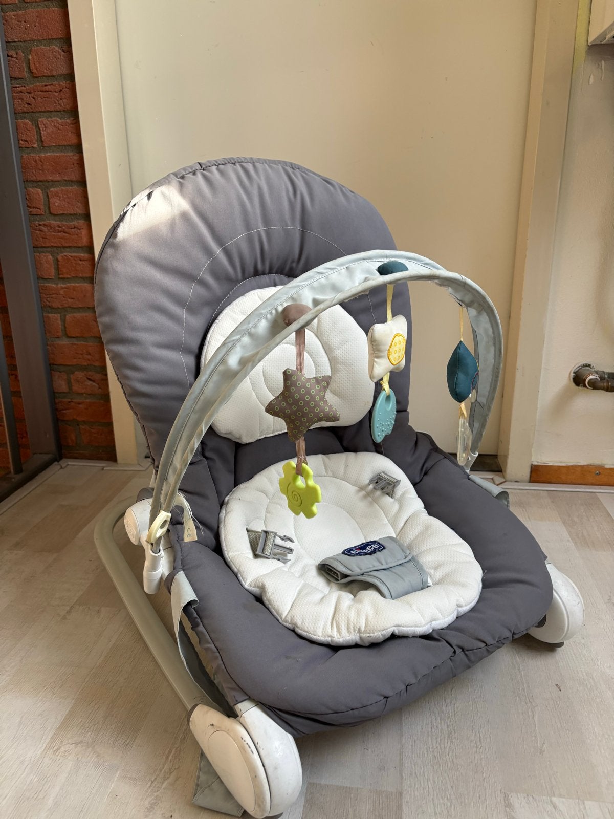 Chicco Wipstoel met gordel en speelboog, Kinderen en Baby's, Ophalen, Gebruikt, Wipstoel, Met gordel(s) of riempje(s)