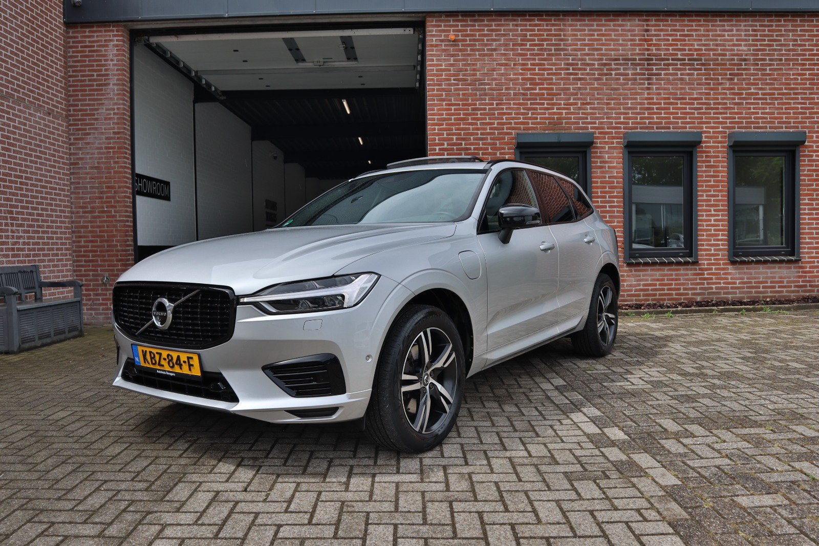 Volvo XC60 T8 Twin Engine 405pk Geartronic AWD 2020 Grijs, Auto's, Volvo, Automaat, Zwart, 2069 kg, 1969 cc