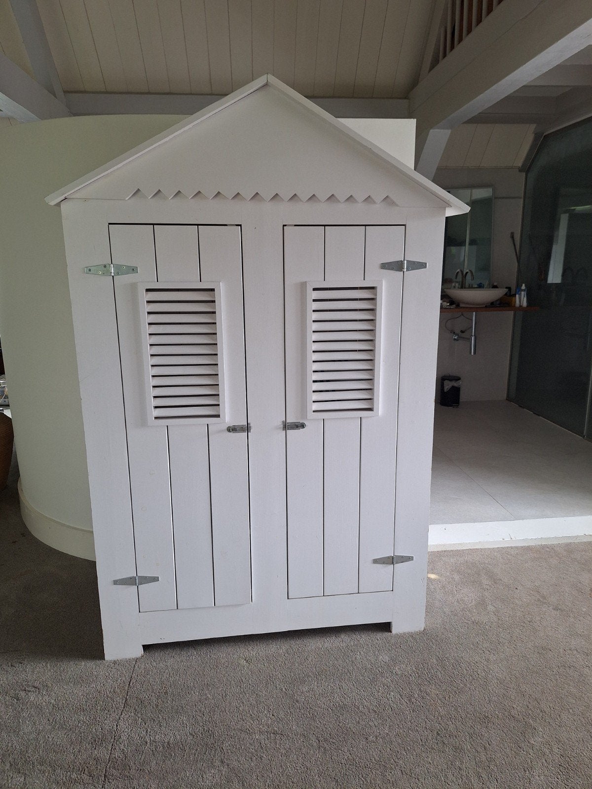 Leuke witte strandhuis kast met louvre deuren, Huis en Inrichting, Ophalen, 100 tot 150 cm, Strandhuis, Cottage, Landelijk, 50 tot 100 cm