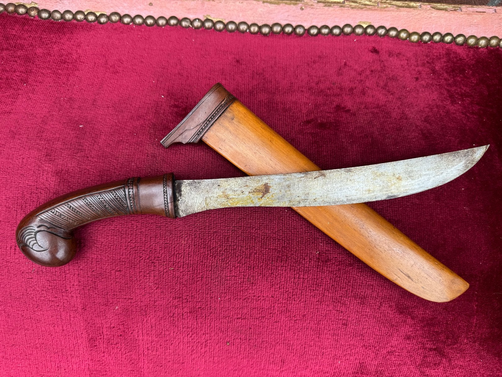 Antieke Golok uit Sumatra met bewerkt houten handgreep, Ophalen of Verzenden, Overige soorten, Azië, Mes of Dolk