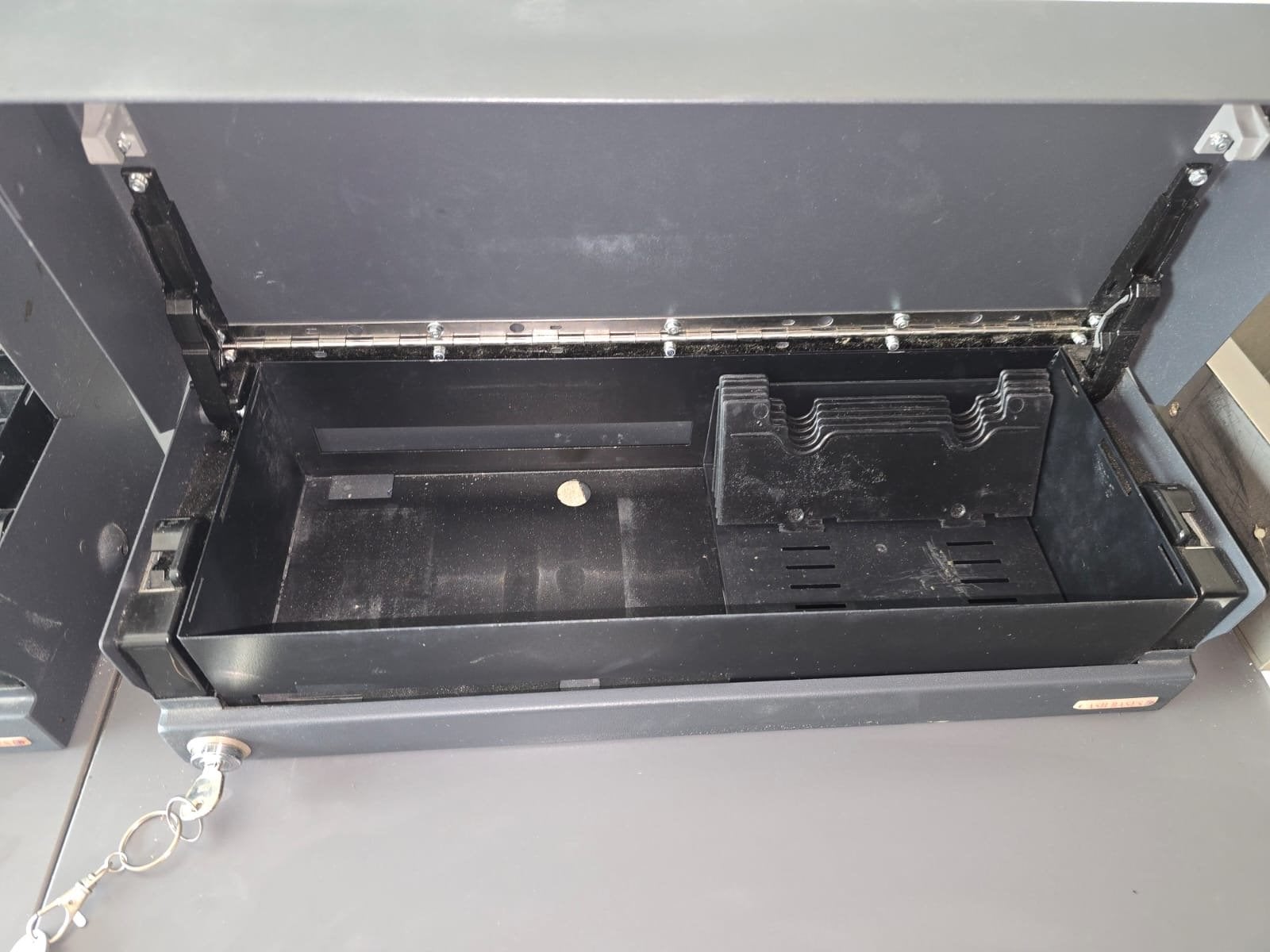 Kassalade met sleutel en RVS inbouwframe, Diversen, Rommelmarktspullen, Gebruikt, Ophalen