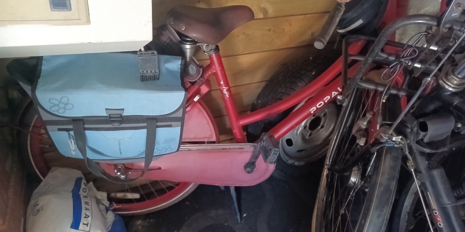 Popal fiets Meisjesfiets Rood en Fietstassen, Ophalen, Terugtraprem, 22 inch, Gebruikt