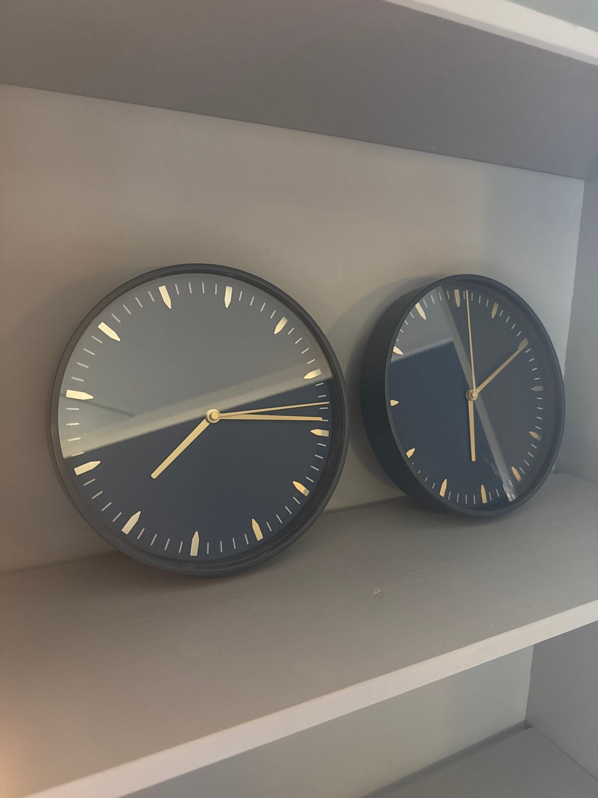 Moderne Blauwe Klokken - Set van Twee, Huis en Inrichting, Woonaccessoires | Klokken, Wandklok, Analoog, Ophalen of Verzenden