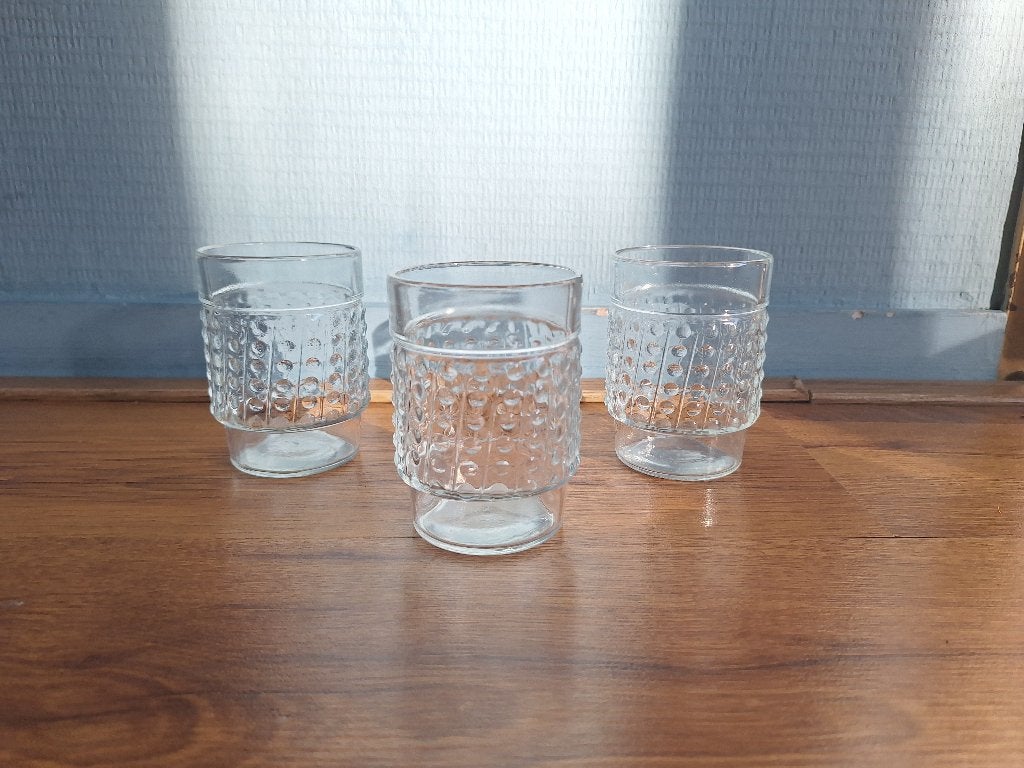 Set van 3 glazen met stippenpatroon in reliëf, Glas of Glazen, Ophalen of Verzenden, Overige stijlen, Glas