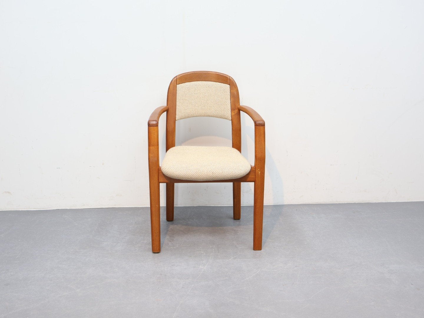 Dyrlund stoel teakhout jaren 70 met armleuningen, Huis en Inrichting, Stoelen, Ophalen, Gebruikt, Bruin, X