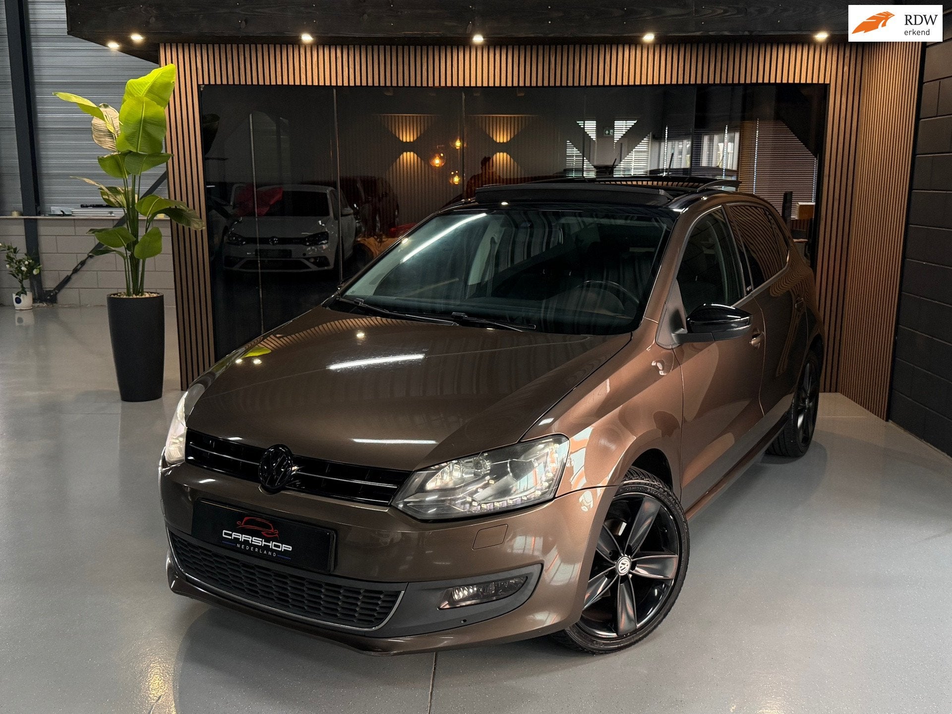 Volkswagen Polo 1.2 TSI 105PK DSG STYLE EDITION! PANO/STOELV, Auto's, Gebruikt, Zwart, 4 cilinders, Bruin
