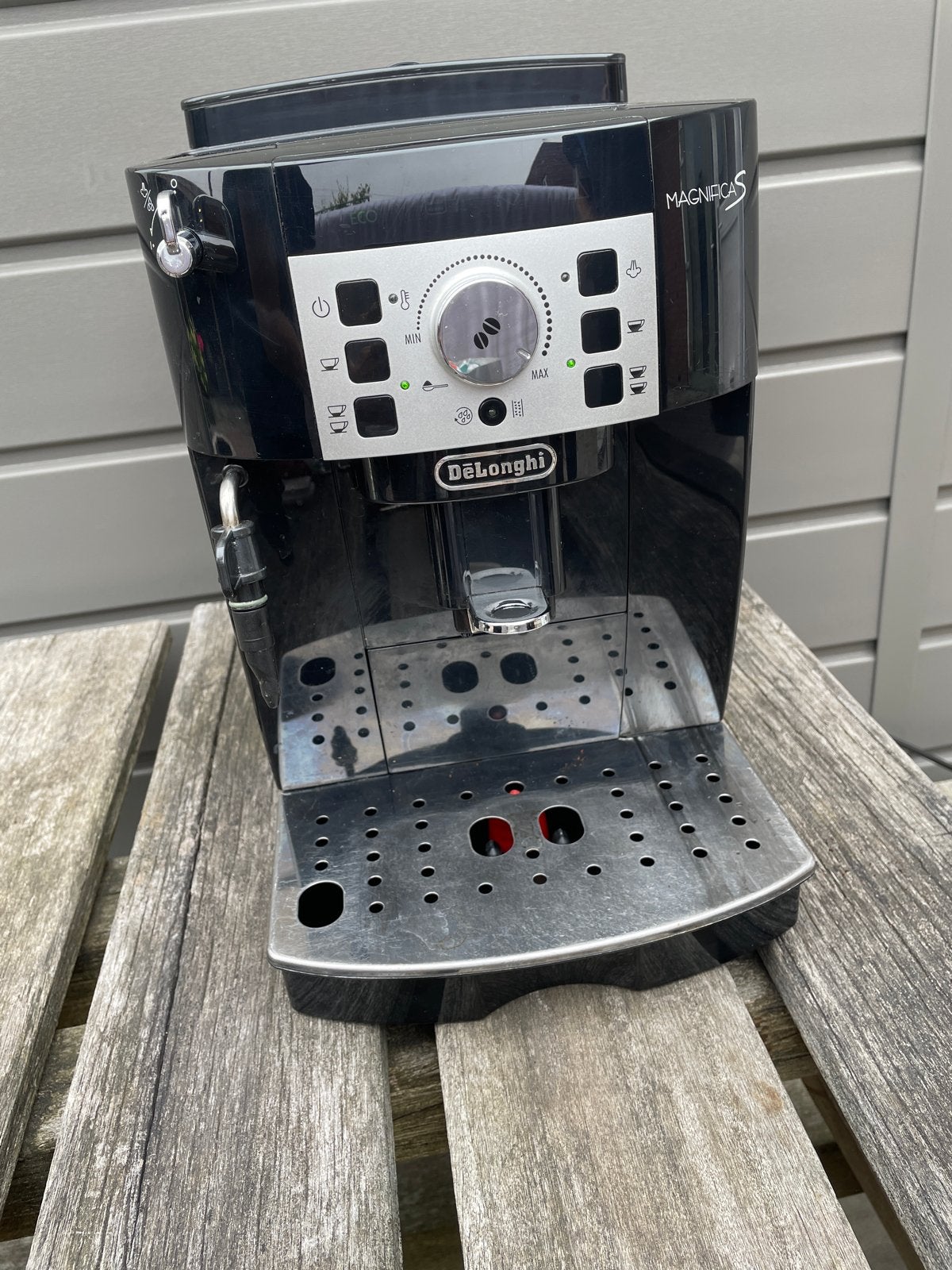Delonghi Magnifica S volautomatische espressomachine, Witgoed en Apparatuur, Koffiezetapparaten, Ophalen, Afneembaar waterreservoir