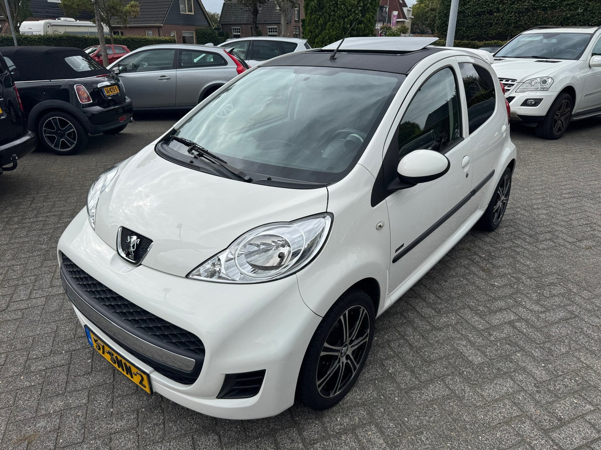 Peugeot 107 1.0-12V Sportium 5Drs,Apk 23/11-27,Airco,Nap,Ele, Voorwielaandrijving, Euro 5, Gebruikt, Origineel Nederlands