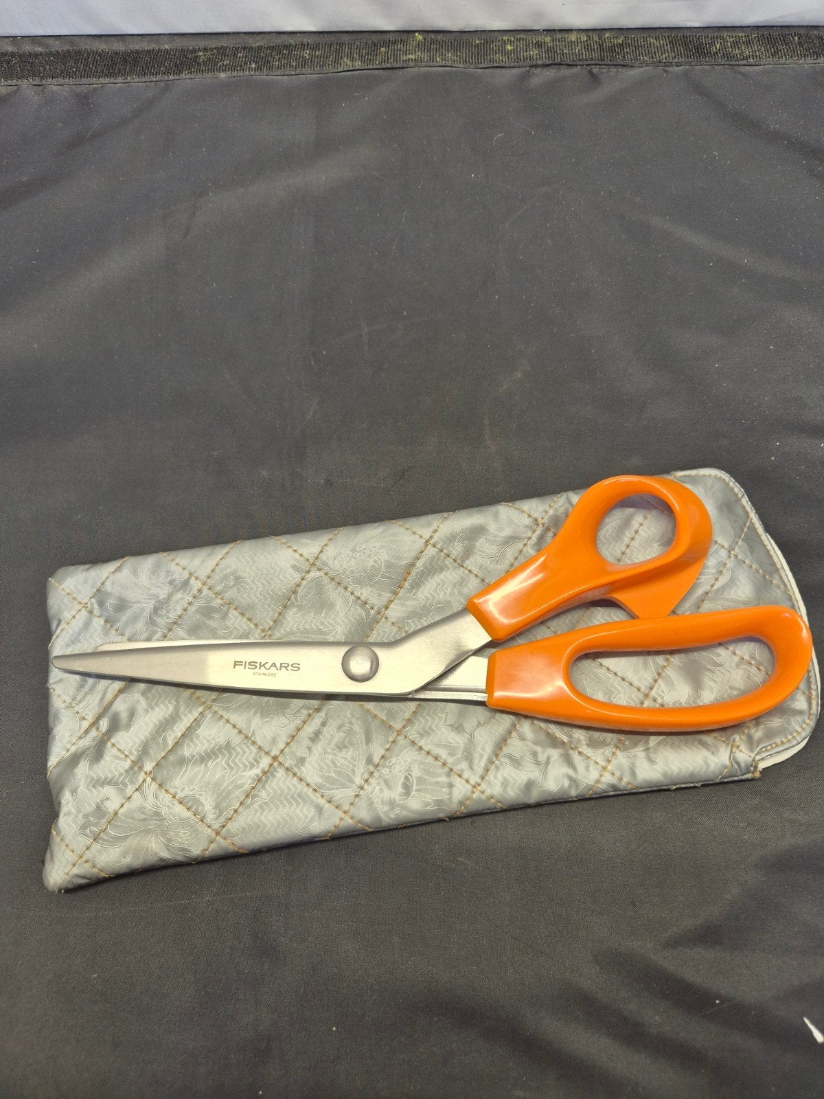 Fiskars stofschaar met gekartelde rand en hoes, Gebruikt, Fiskars, Overige typen, Ophalen of Verzenden