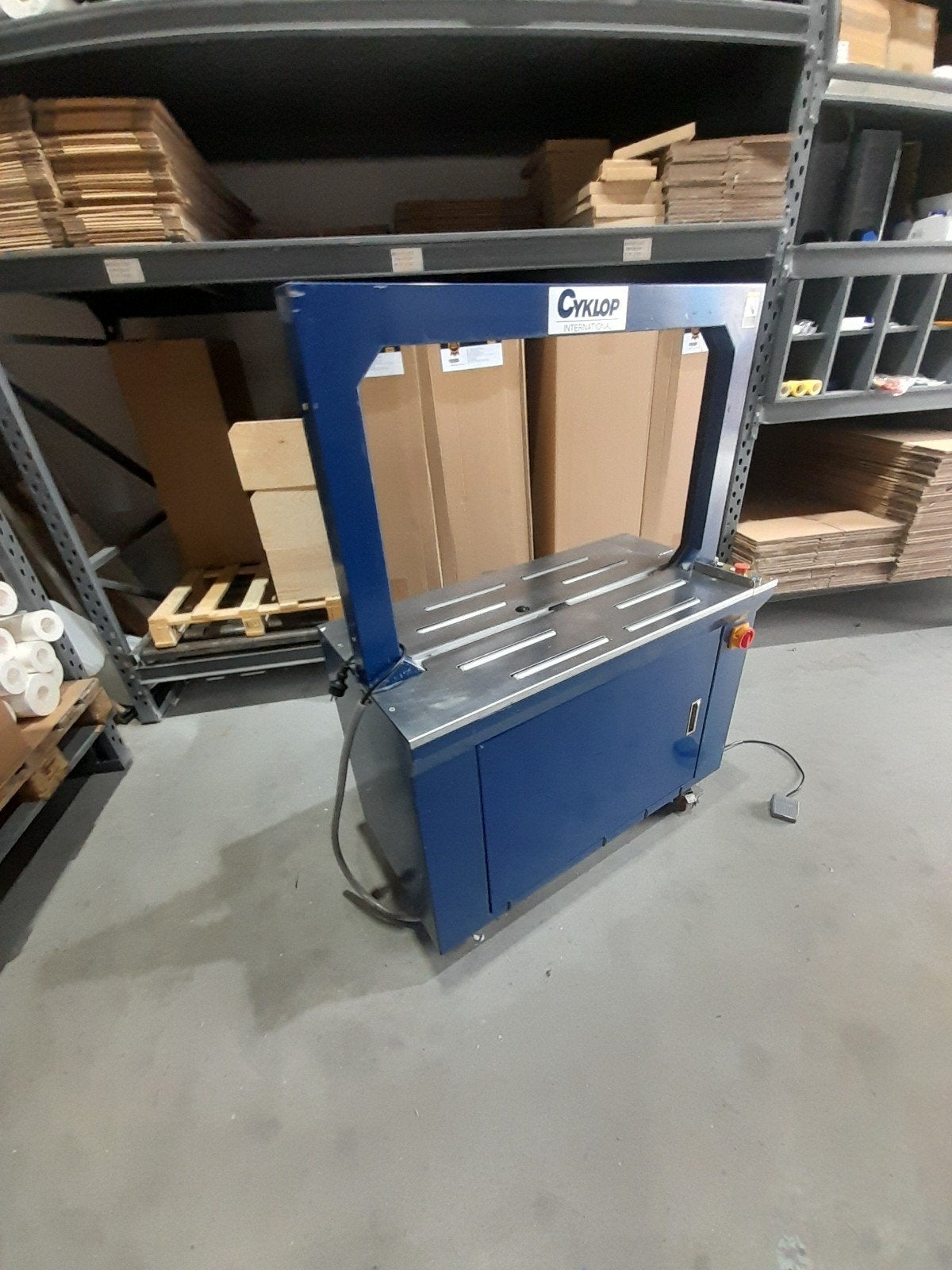omsnoerings machine bandoleer machine cyclop, 100 liter of meer, Ophalen, Transportkar
