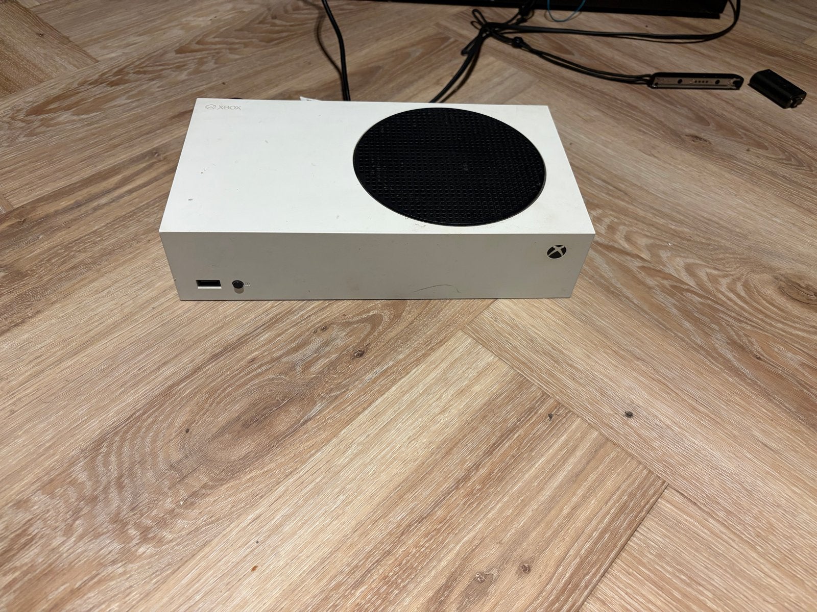 Foto 2 van Xbox Series S met 2 controllers en 16 games