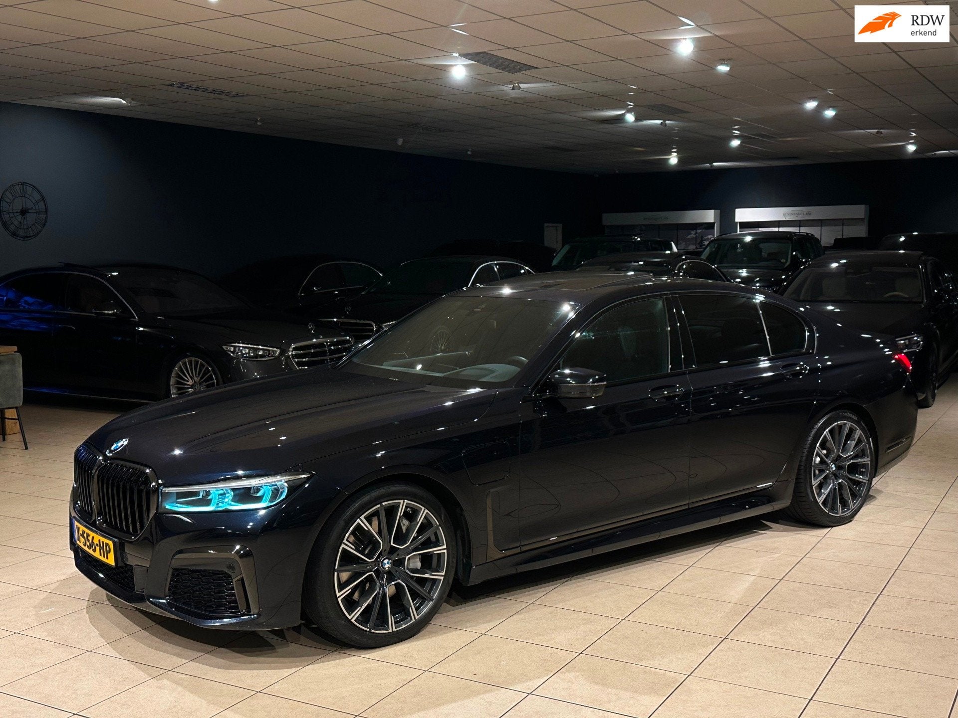 BMW 7-serie 745e M-Sport/Inclusief BTW/HUD/Schuifdak/360°, Auto's, Automaat, Dealer onderhouden, Achterwielaandrijving, Gebruikt