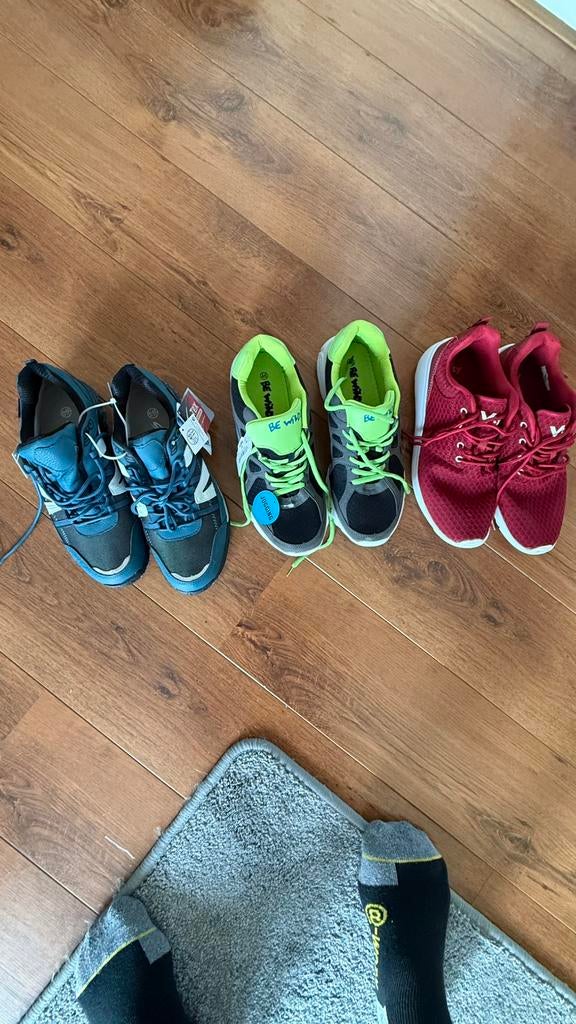 Pakket 5 paar schoenen: 3x sport, 2x nette schoenen - maat 4, Ophalen, Nieuw
