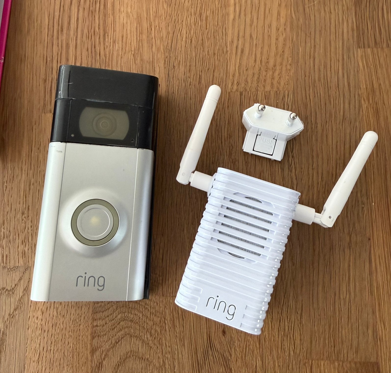 Ring deurbel met 2 accu's en Chime Pro wifi versterker, Ophalen of Verzenden, Bewegingsdetectiesensor, Gebruikt, Draadloos