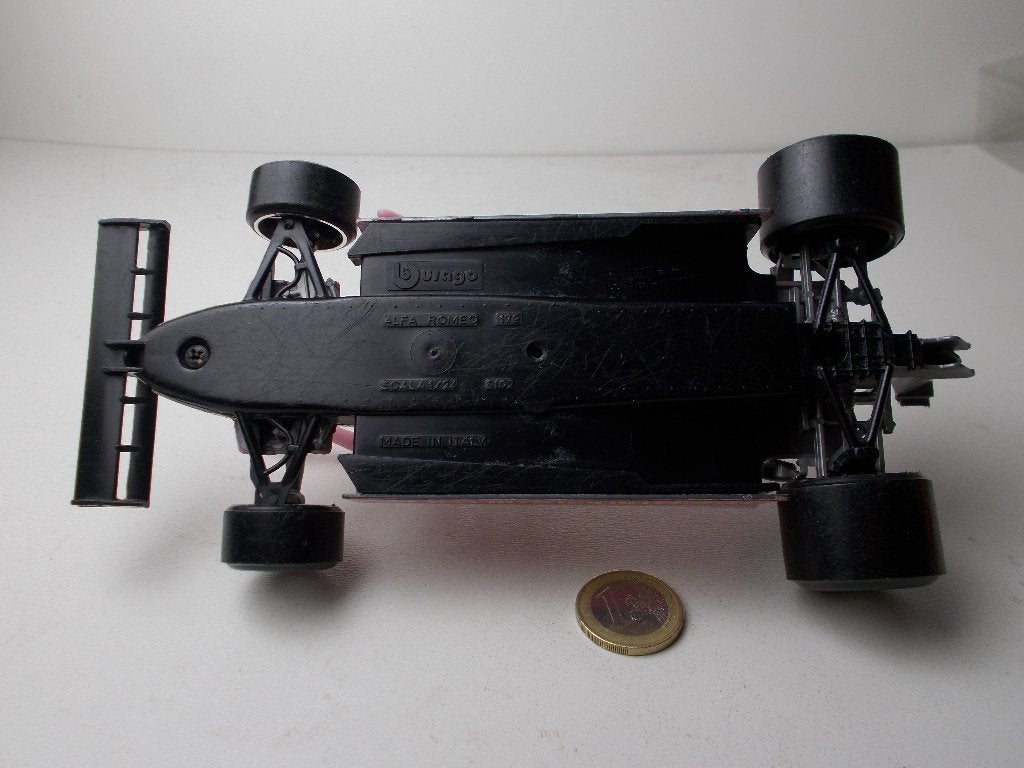 1984 Bburago 179 (1:24) ALFA ROMEO PINK PANTHER Versie Igst, Ophalen of Verzenden, Zo goed als nieuw, Auto, Bburago
