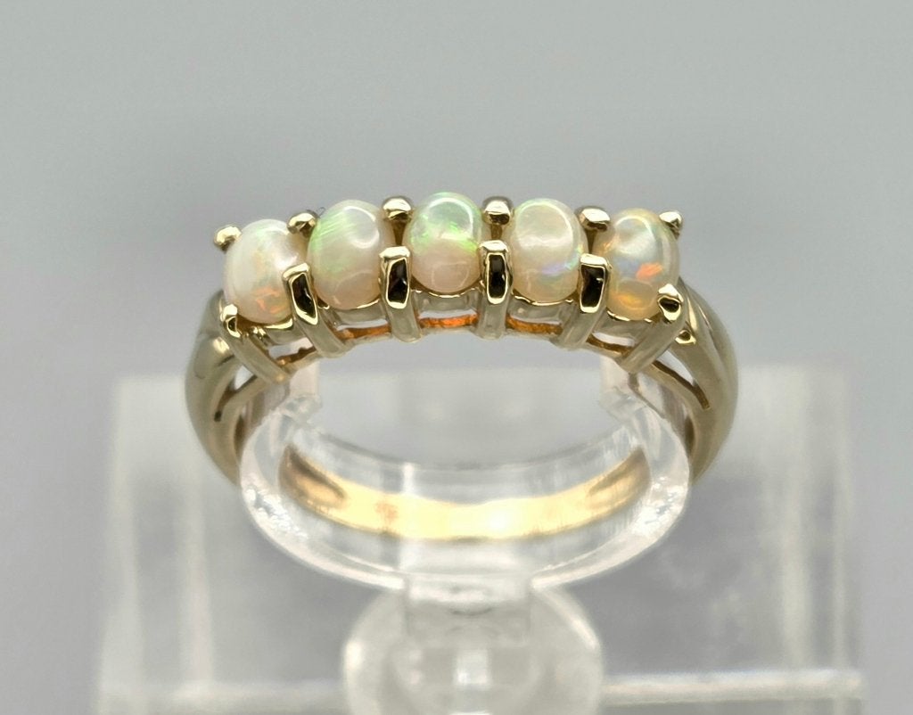gouden Vintage ring met edelstenen opaal. 2026/510, Sieraden, Tassen en Uiterlijk, Ringen, Overige kleuren, ., Ophalen of Verzenden