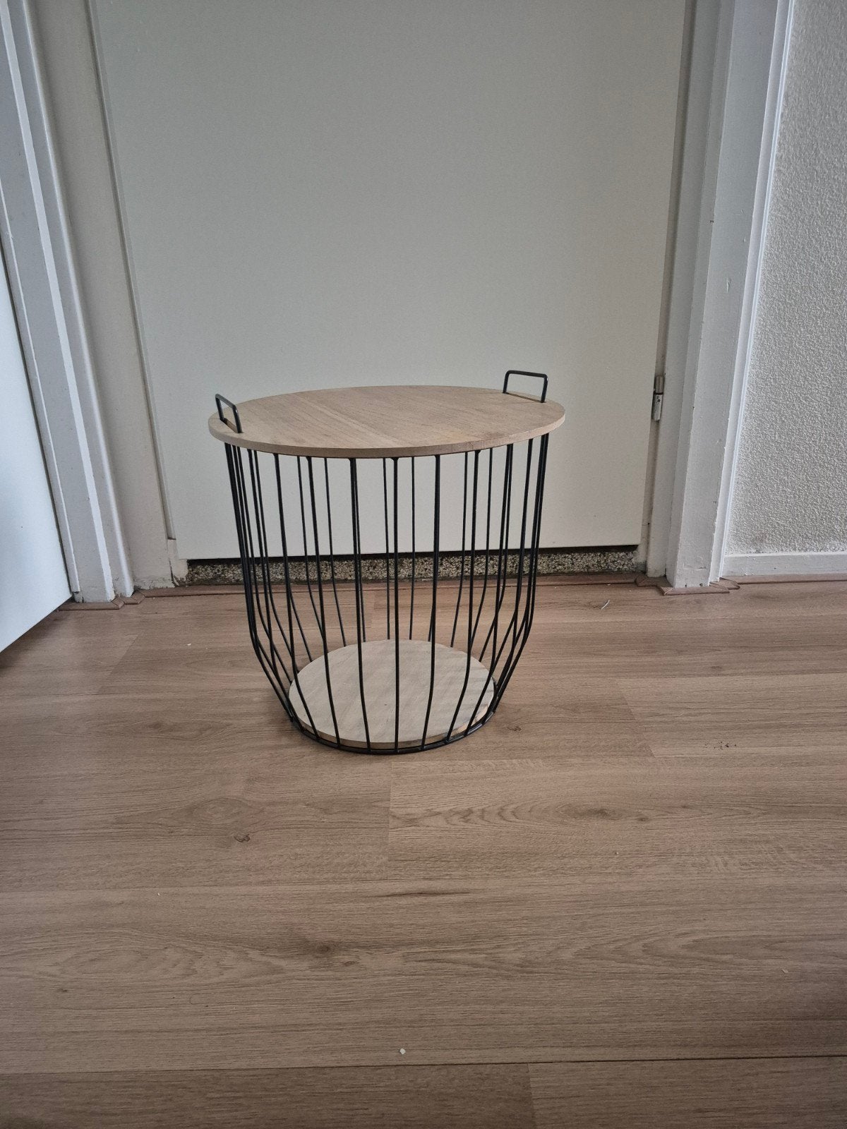 Bijzettafel / Opbergtafel met houten blad en metalen mand, Minder dan 55 cm, Gebruikt, Modern, Industrieel, Rond