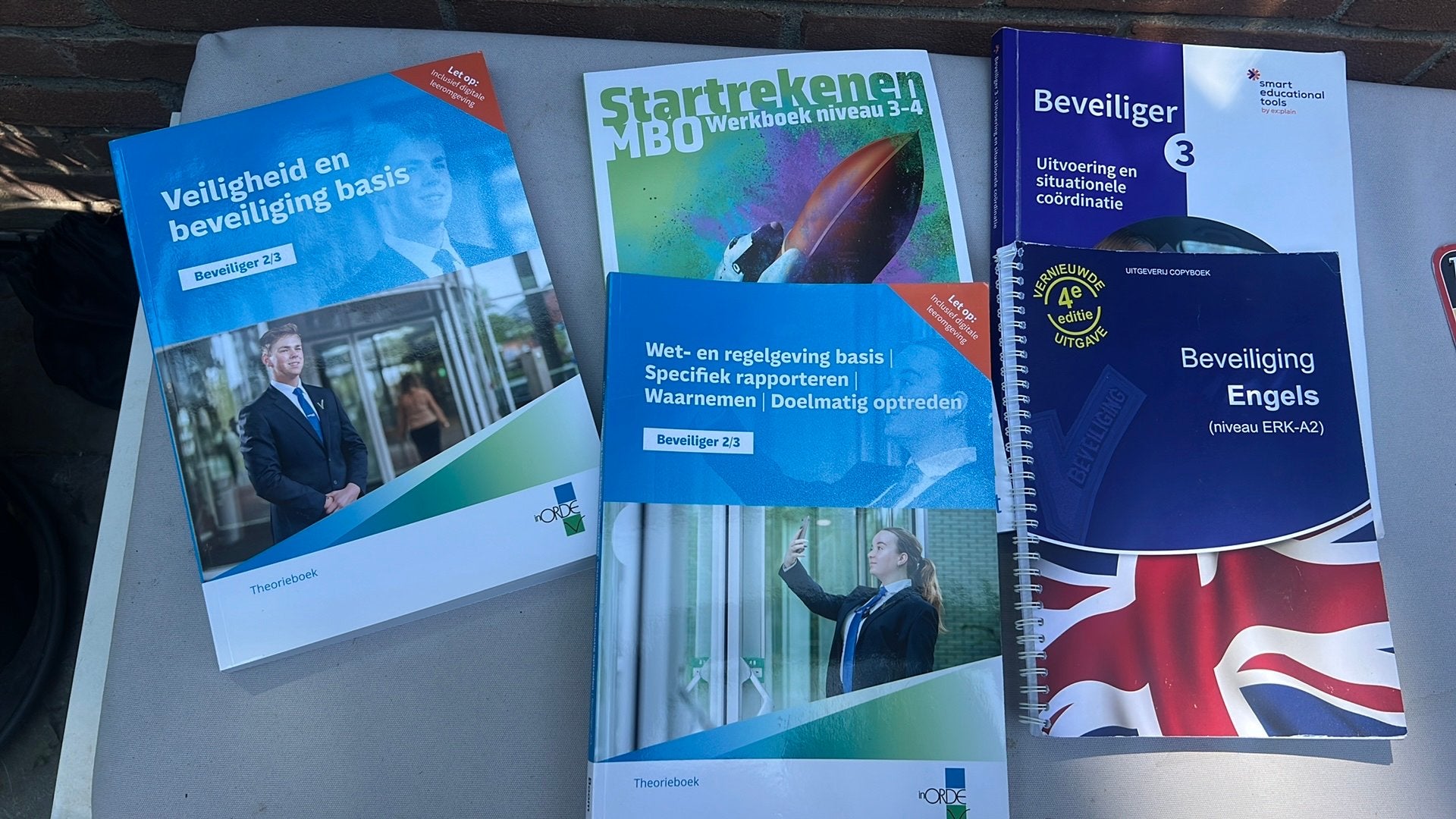 Beveiliging opleiding boeken niveau 2/3, Ophalen, Zo goed als nieuw