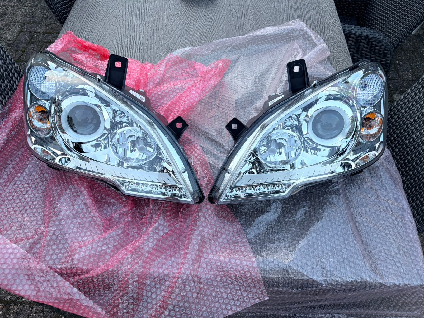 NIEUWE HELLA OEM Bi-Xenon koplampen Vito / Viano W639, Auto-onderdelen, Ophalen, Nieuw, Mercedes-Benz