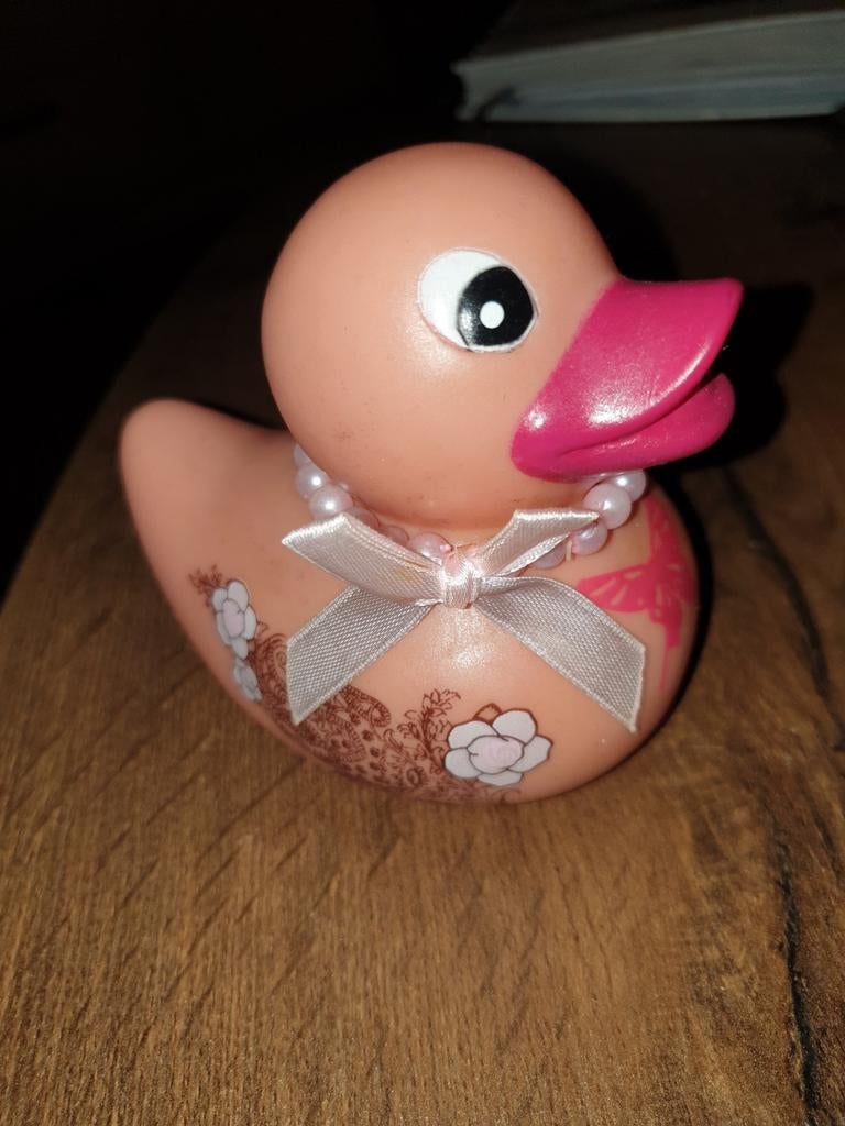 Badeend met parelketting en strik, Kinderen en Baby's, Speelgoed | Badspeelgoed, Ophalen of Verzenden