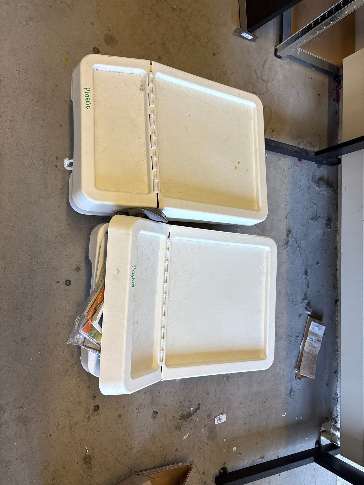 Gratis op te halen: Sorteerbakken voor afval (plastic en pap, Ophalen, Gebruikt