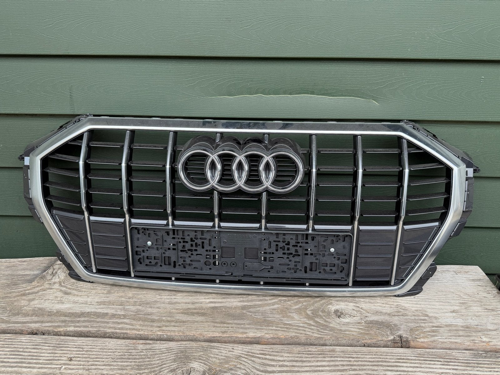 Grille Audi Q3 F3 Zwart/Chroom - Zo goed als nieuw 2019-2024, Auto-onderdelen, Gebruikt, Voor, Bumper, Audi
