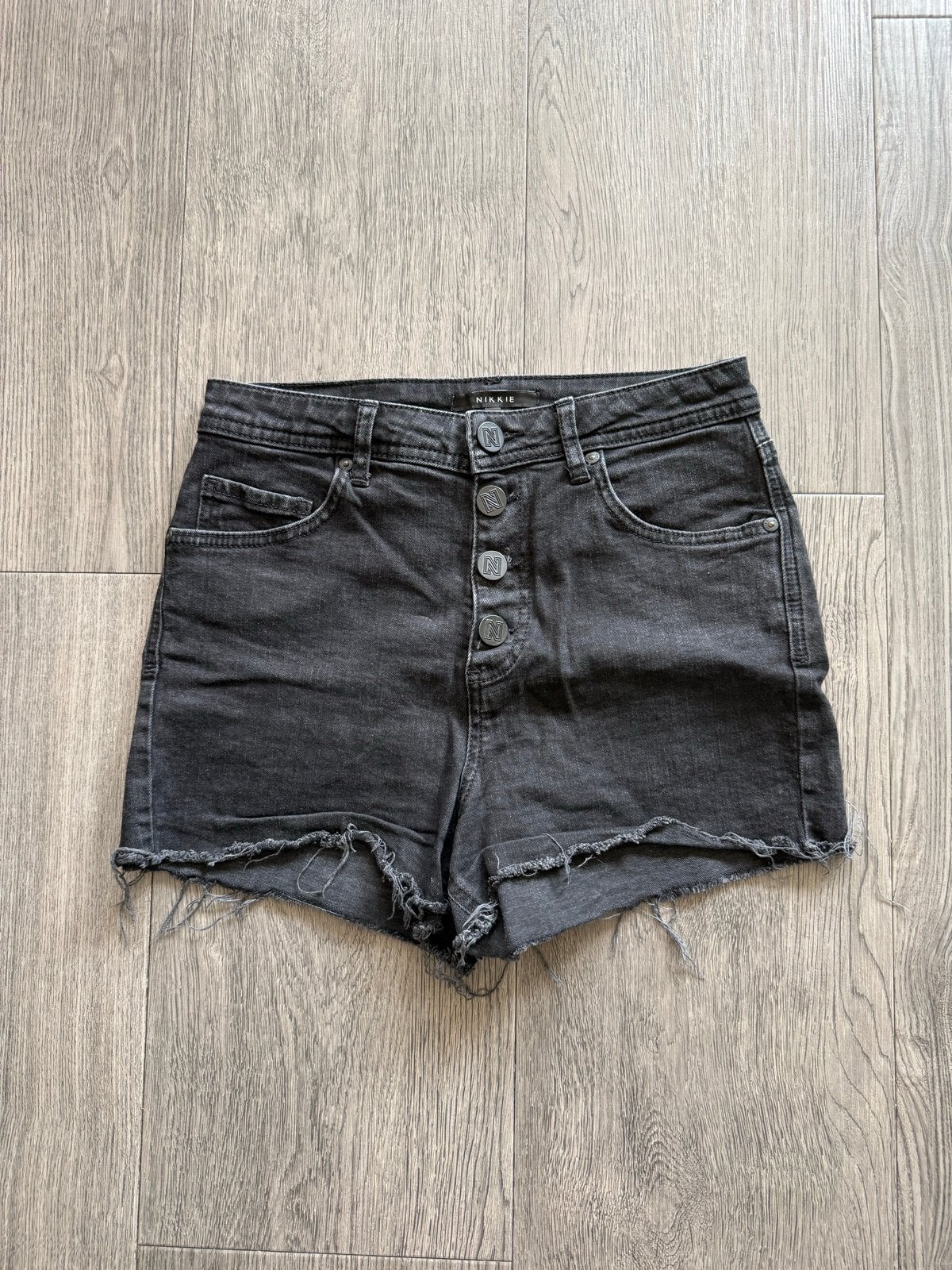 Nikkie denim short - Zwart - Maat W28, Ophalen of Verzenden, Zo goed als nieuw, Zwart, W28 - W29 (confectie 36)