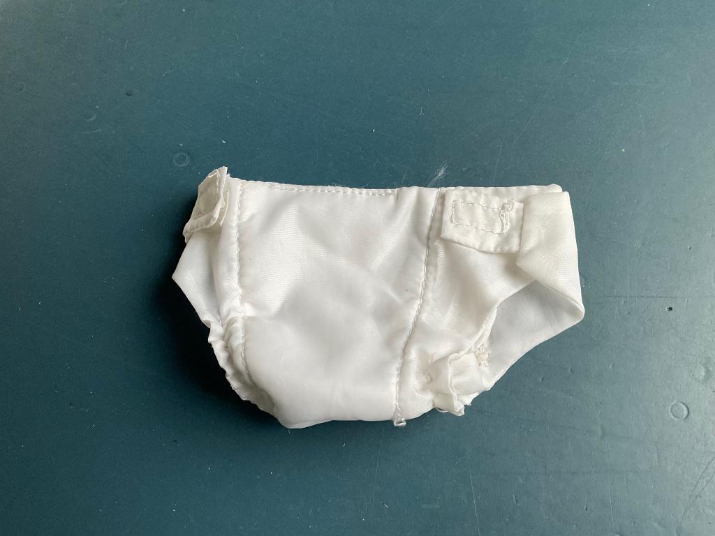 Poppen broekje, Verzamelen, Poppen, Ophalen of Verzenden, Zo goed als nieuw, Kleertjes