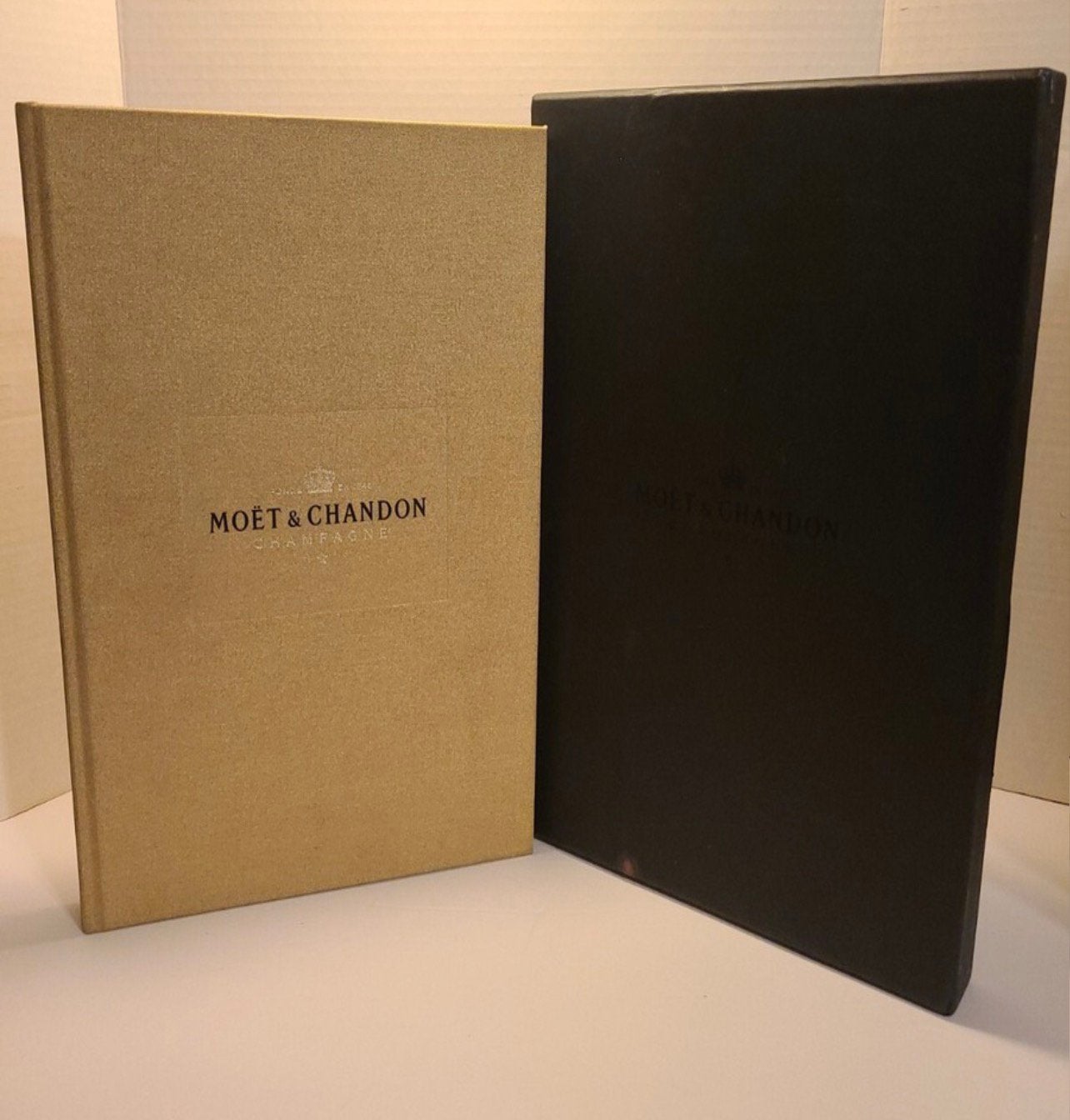 *Gezocht* Moët & Chandon boek, Ophalen of Verzenden, Zo goed als nieuw, Overige typen