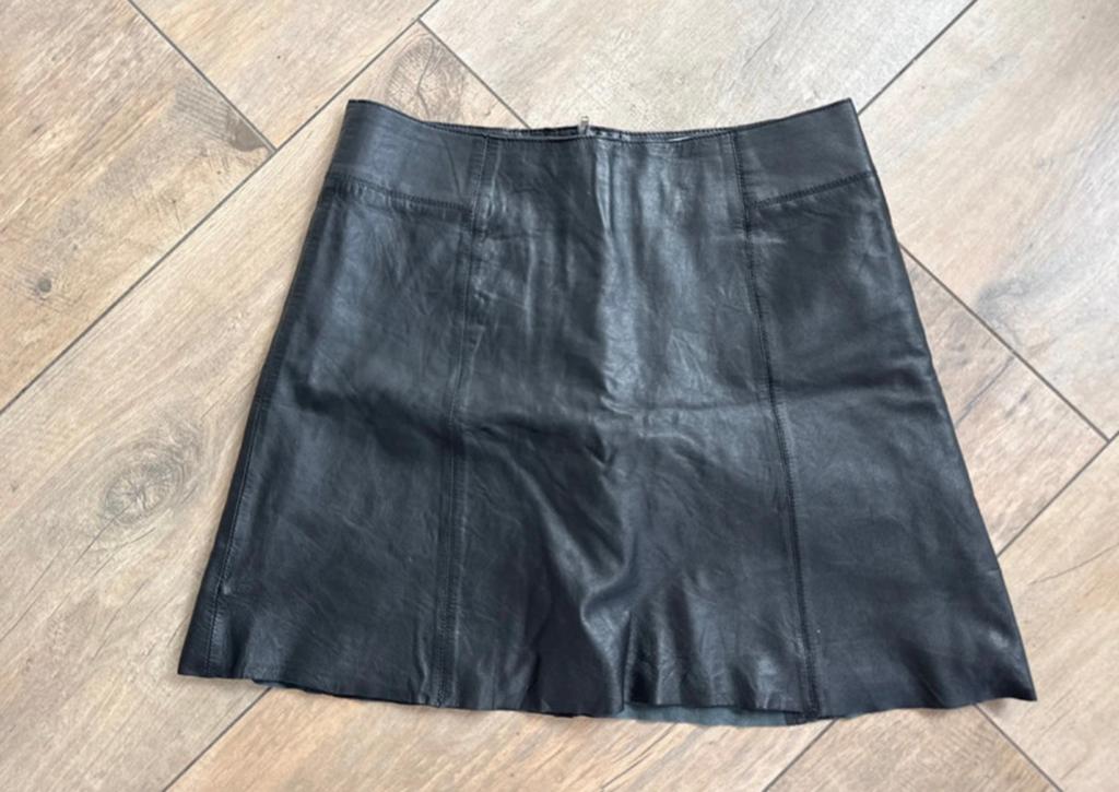Prachtig zwart leren rokje Selected Femme, Kleding | Dames, Rokken, Maat 38/40 (M), Zwart, Ophalen of Verzenden, Zo goed als nieuw