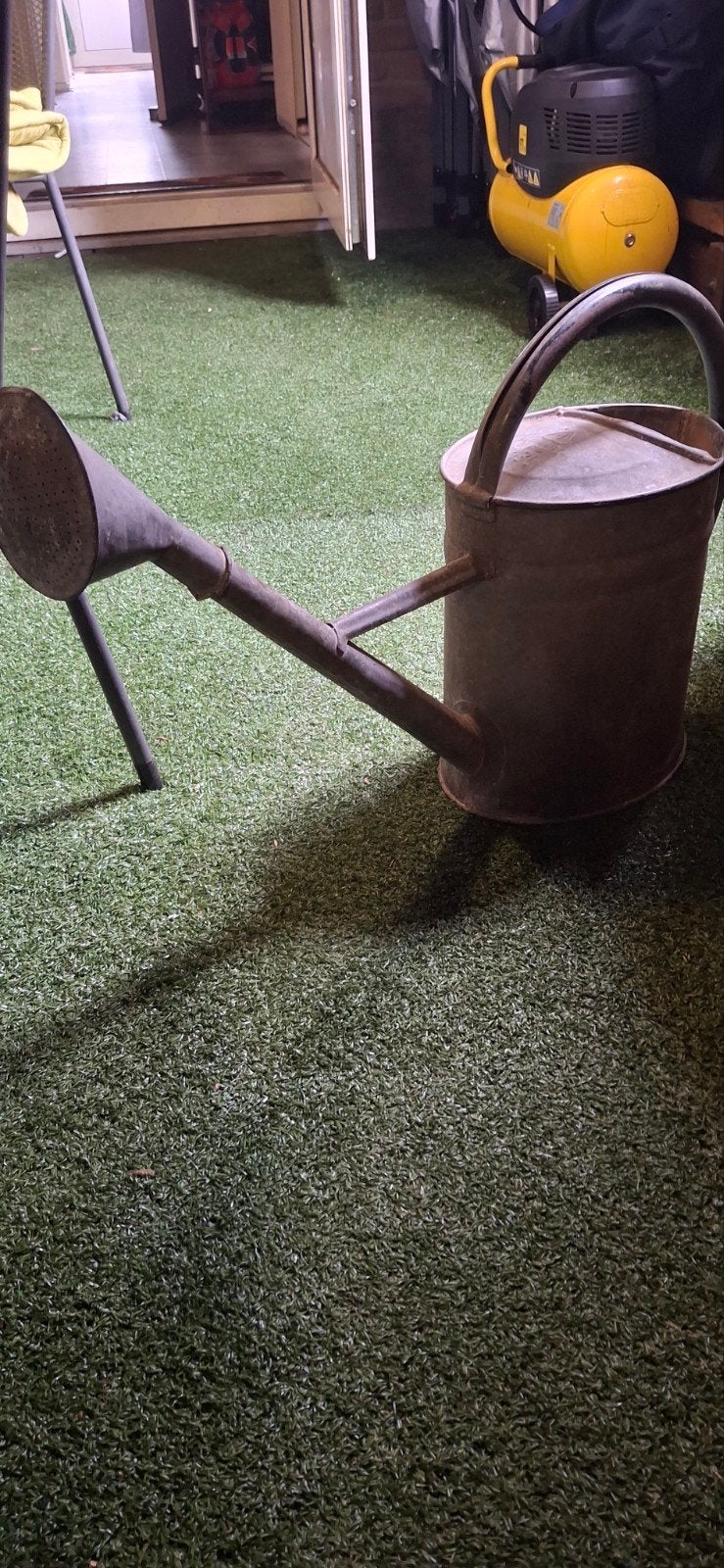 Zinken wastijl en bloemen gieter en aluminium melkbus, Ophalen