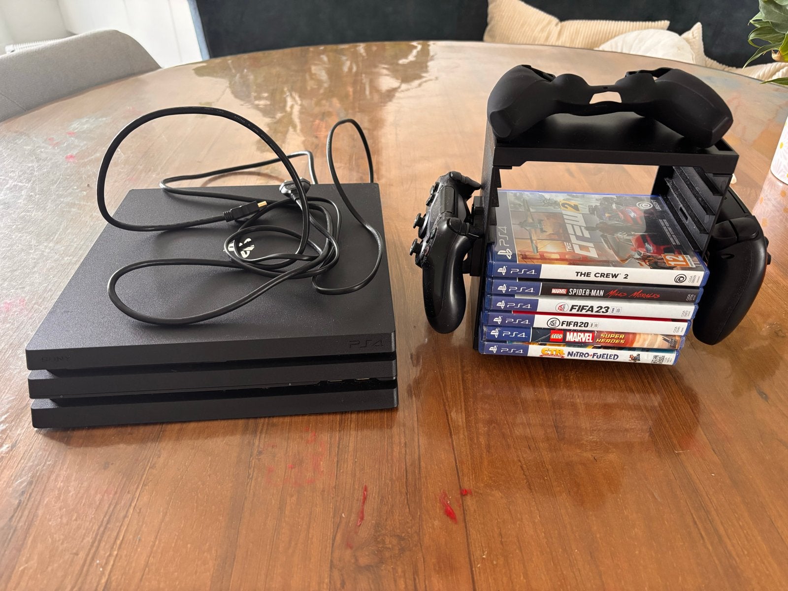 PlayStation 4 Pro met 2 controllers en 6 games, Ophalen, Met games, Met 2 controllers, Zo goed als nieuw