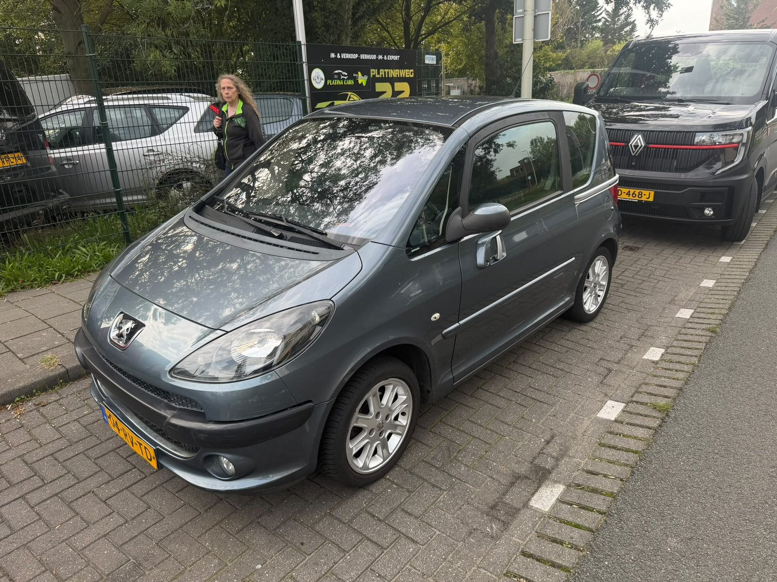 Peugeot 1007 1.6 16V Sporty autimaat 129000 km airco, Auto's, Zwart, 4 cilinders, 4 stoelen, Bedrijf