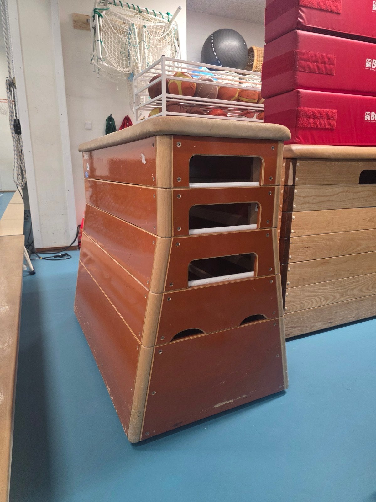 Afgekeurde turnkast Schelde Sports, Sport en Fitness, Turnen, Ophalen, Gebruikt, Bruin, Materiaal
