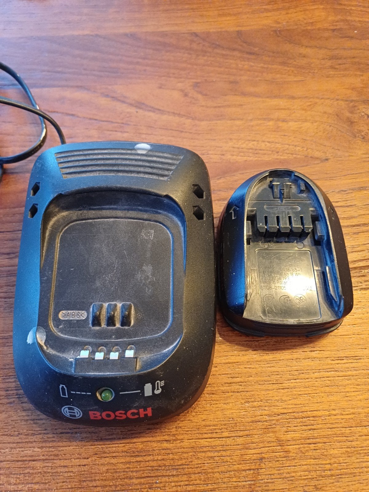 Bosch 14.4V Lithium-Ion Accu en Oplader, Doe-het-zelf en Verbouw, Gereedschap | Machine-onderdelen en Toebehoren, Ophalen of Verzenden