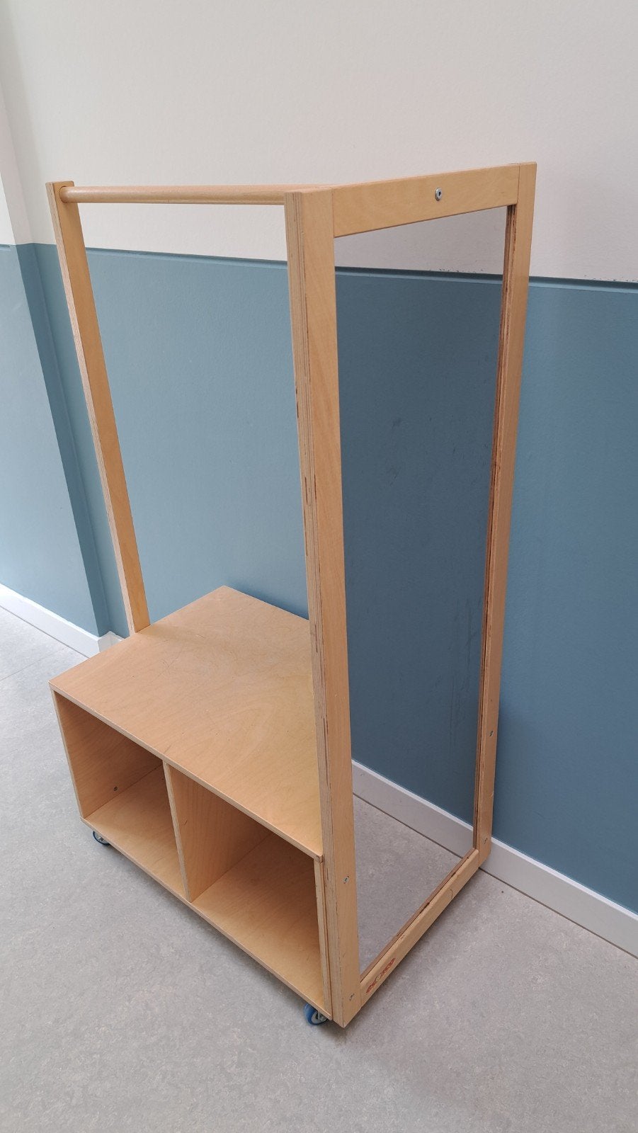 Houten kledingrek met opbergruimte en wielen, Ophalen, Met wielen, Gebruikt
