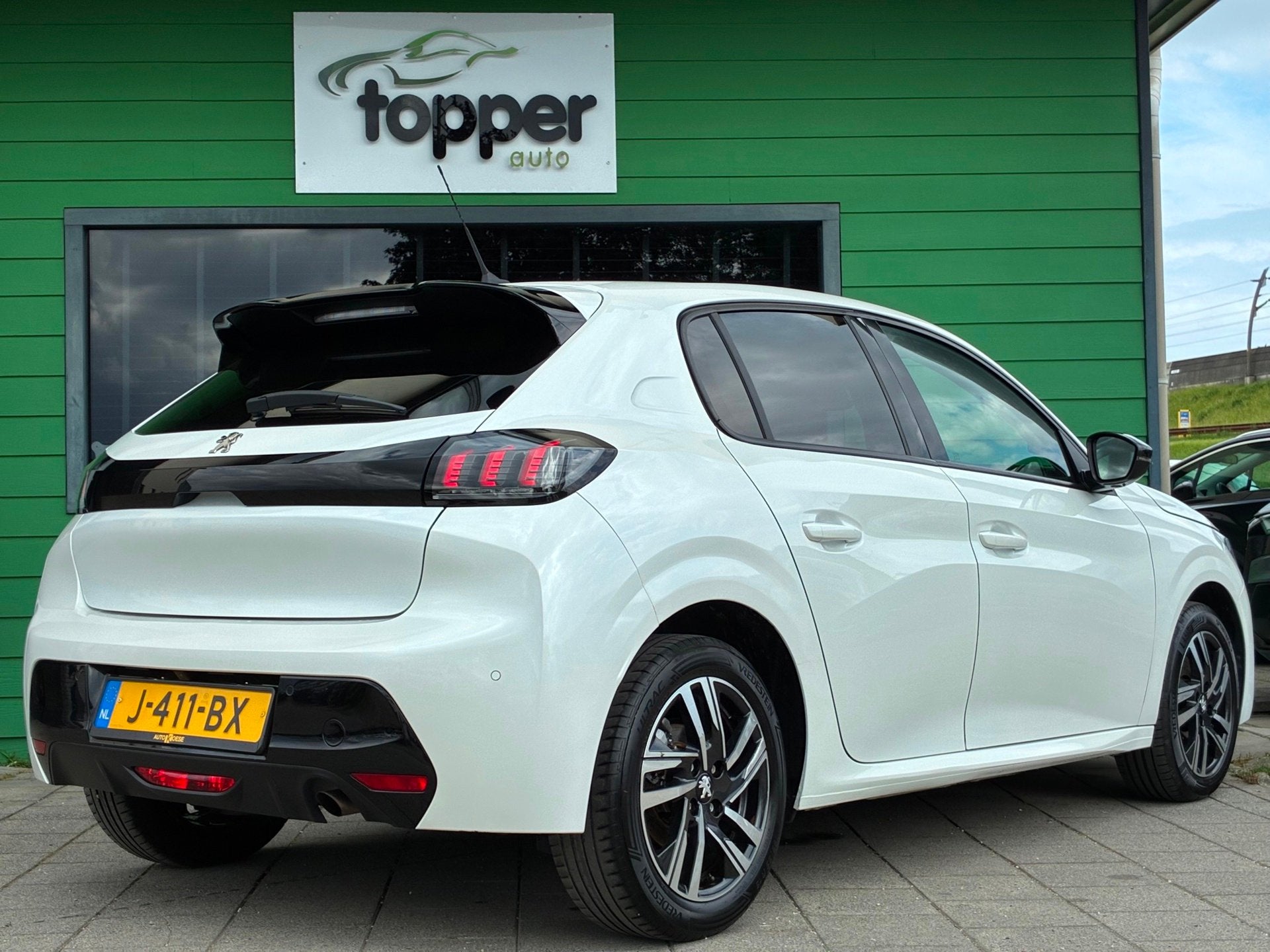 Peugeot 208 1.2 PureTech Allure|Automaat|Navigatie|Camera|Cr, Auto's, 101 pk, Gebruikt, Euro 6, Parkeersensor