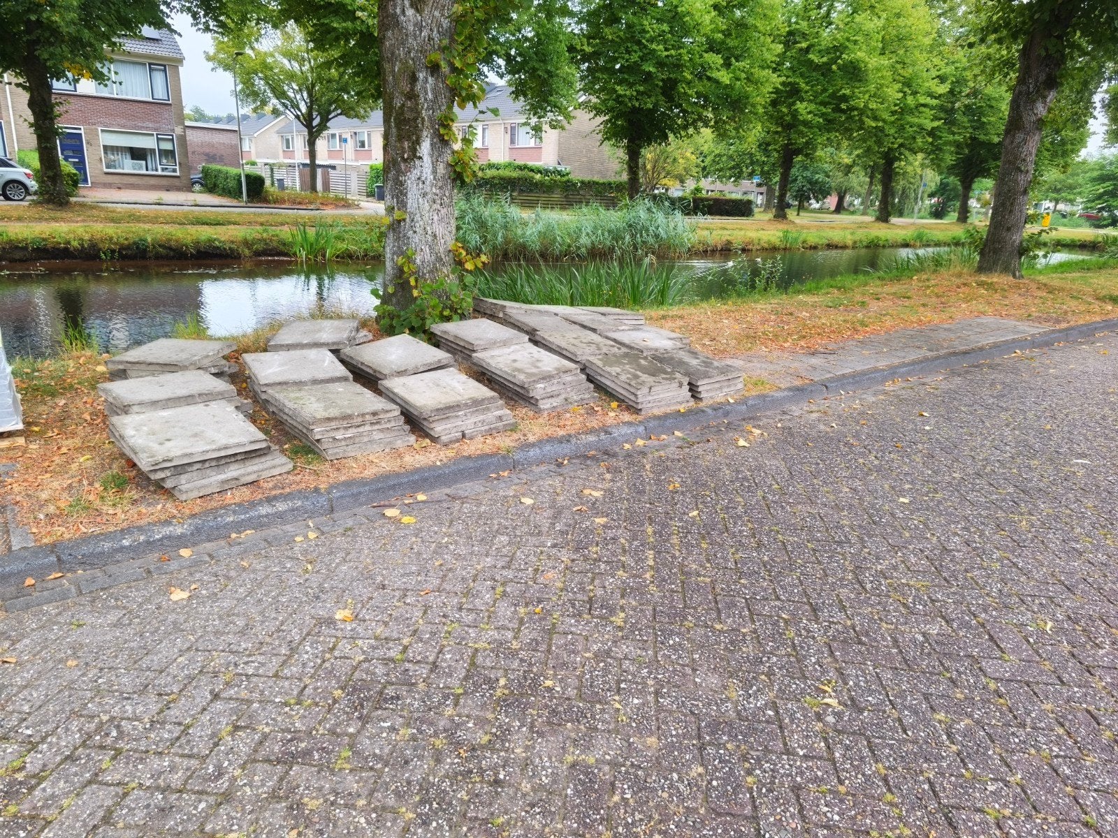 gratis af te halen gebruikte 50x50x4 tegels, Ophalen, Gebruikt, Overige materialen