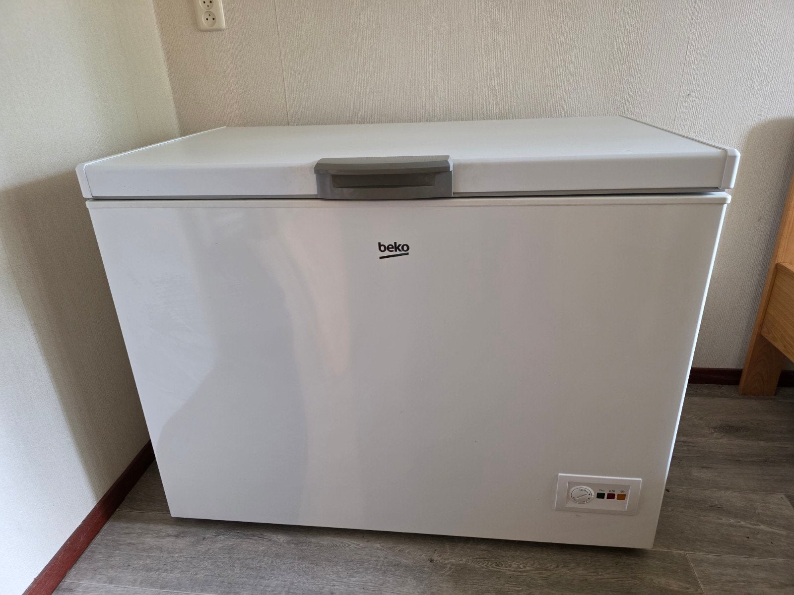 BEKO DIEPVRIESKIST 298 LITER, Ophalen